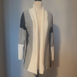 Elegant Open Front Cardigan in Gray and Cream